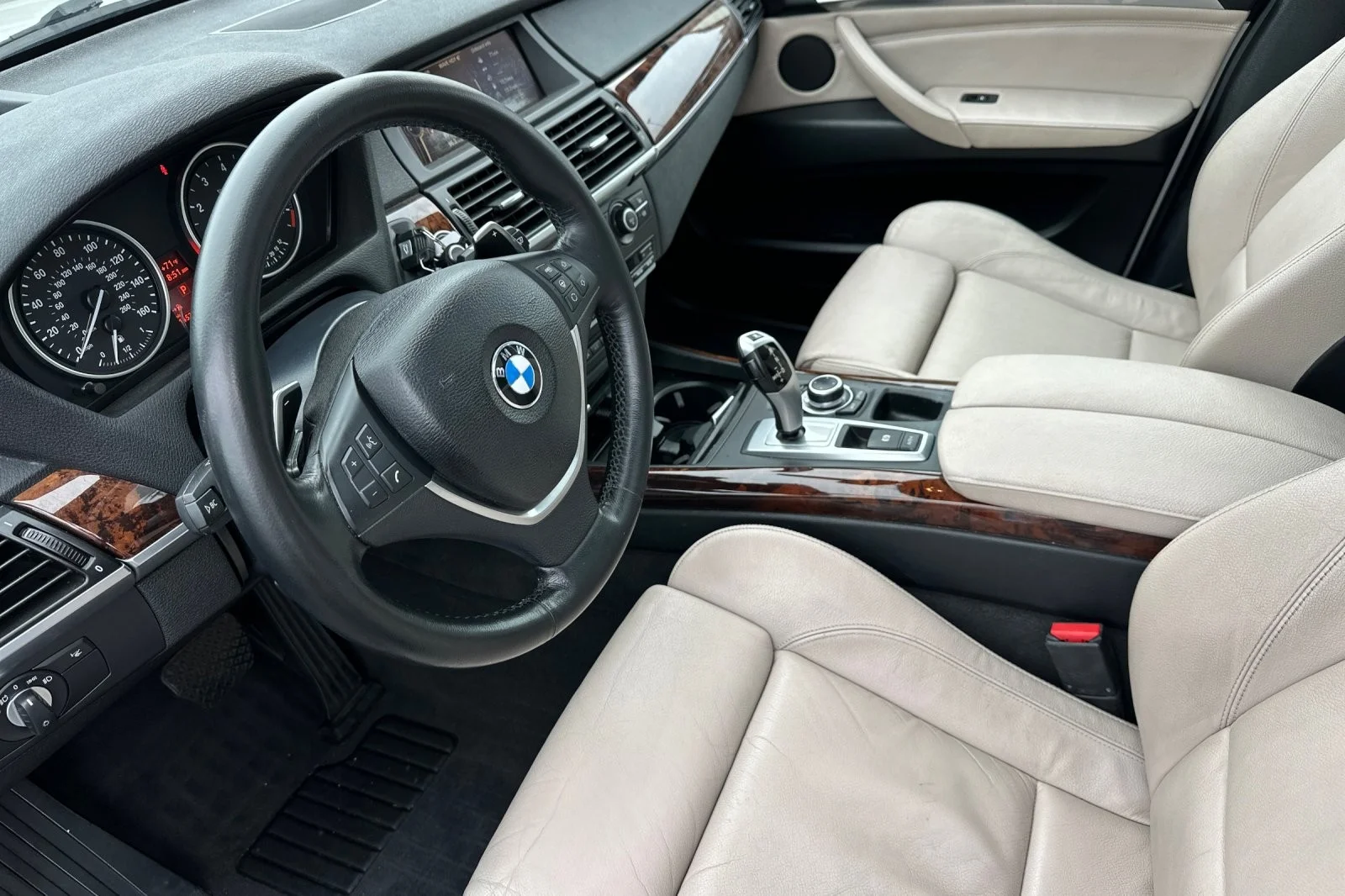 Used 2013 Alpine White BMW xDrive35i Sport Activity image 9
