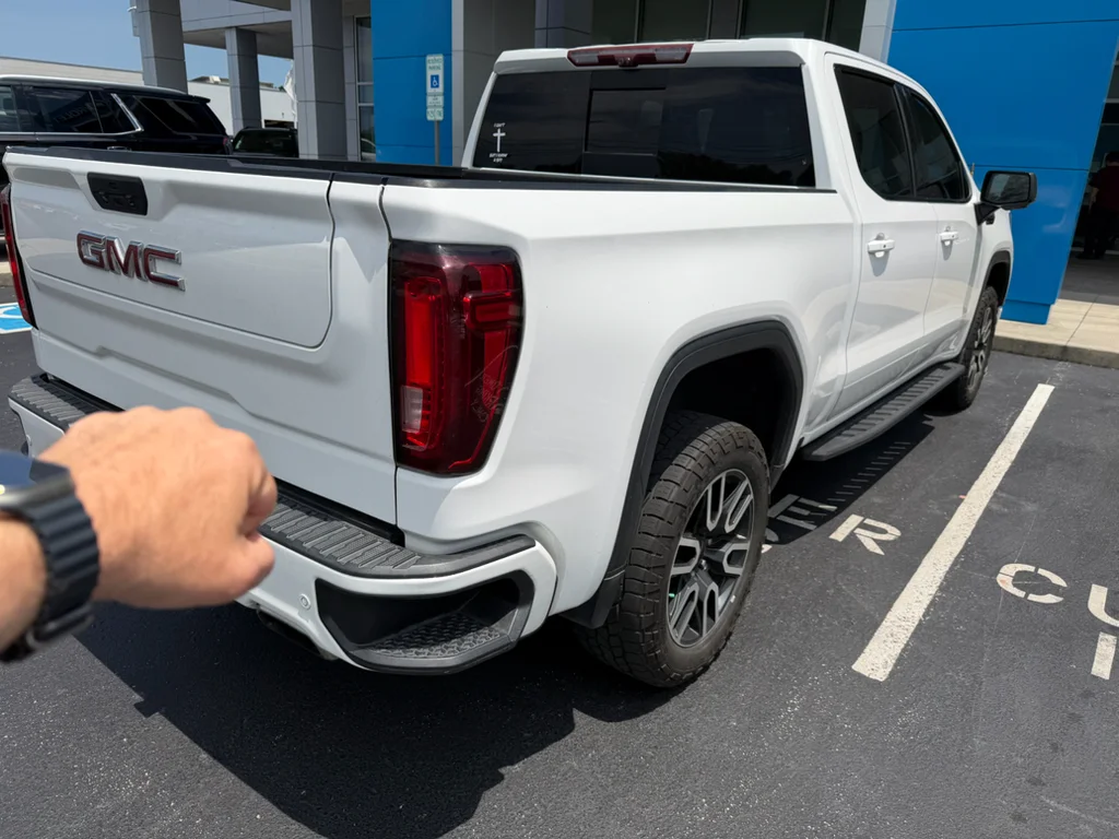 Used 2021 SUMMIT WHITE GMC AT4 image 5