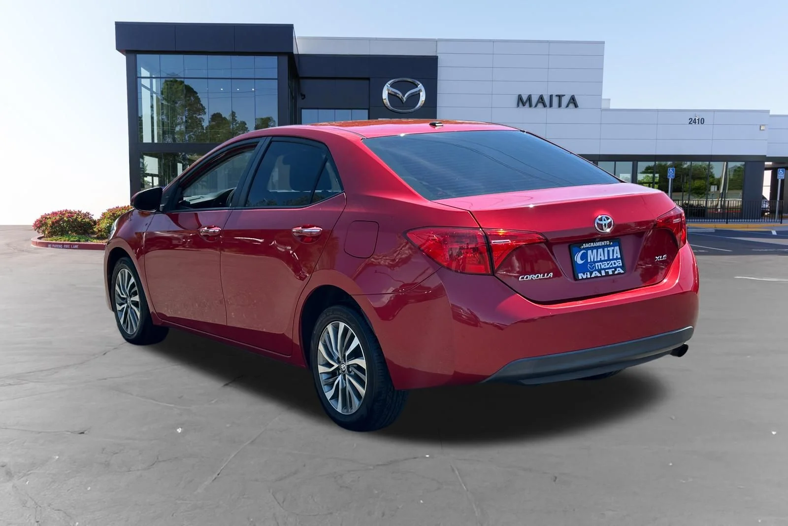 Used 2019 Barcelona Red Metallic Toyota XLE image 5