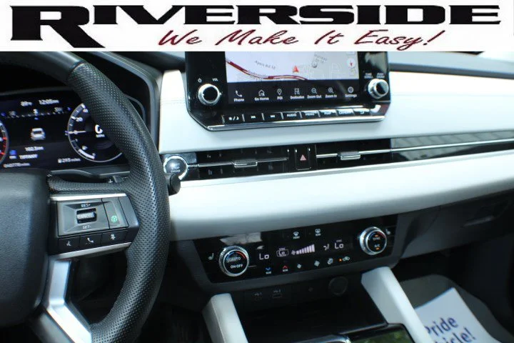 Used 2024 White Mitsubishi SEL image 10