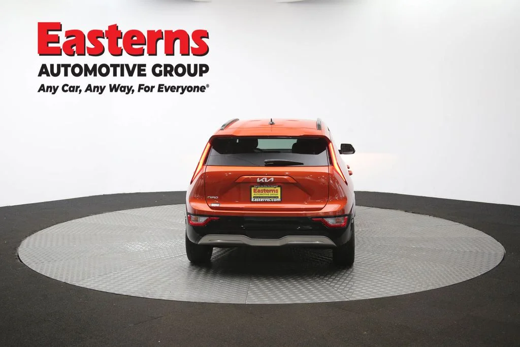 Used 2023 Red Kia Wind image 35