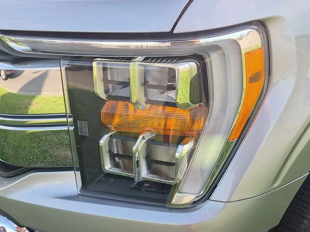Used 2022 Silver Ford Lariat image 9