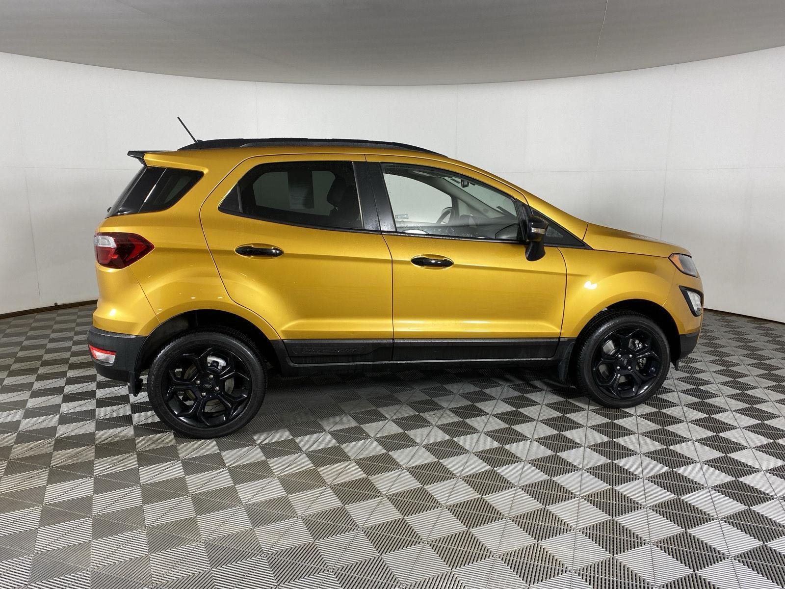 Used 2022 Luxe Yellow Ford SES image 8
