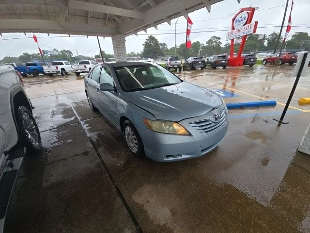 Used 2007 Blue Toyota LE image 4