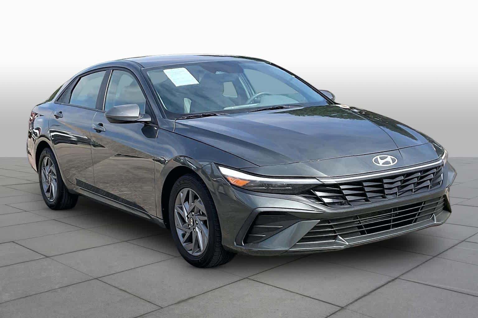 Used 2024 Amazon Gray Hyundai SEL image 3