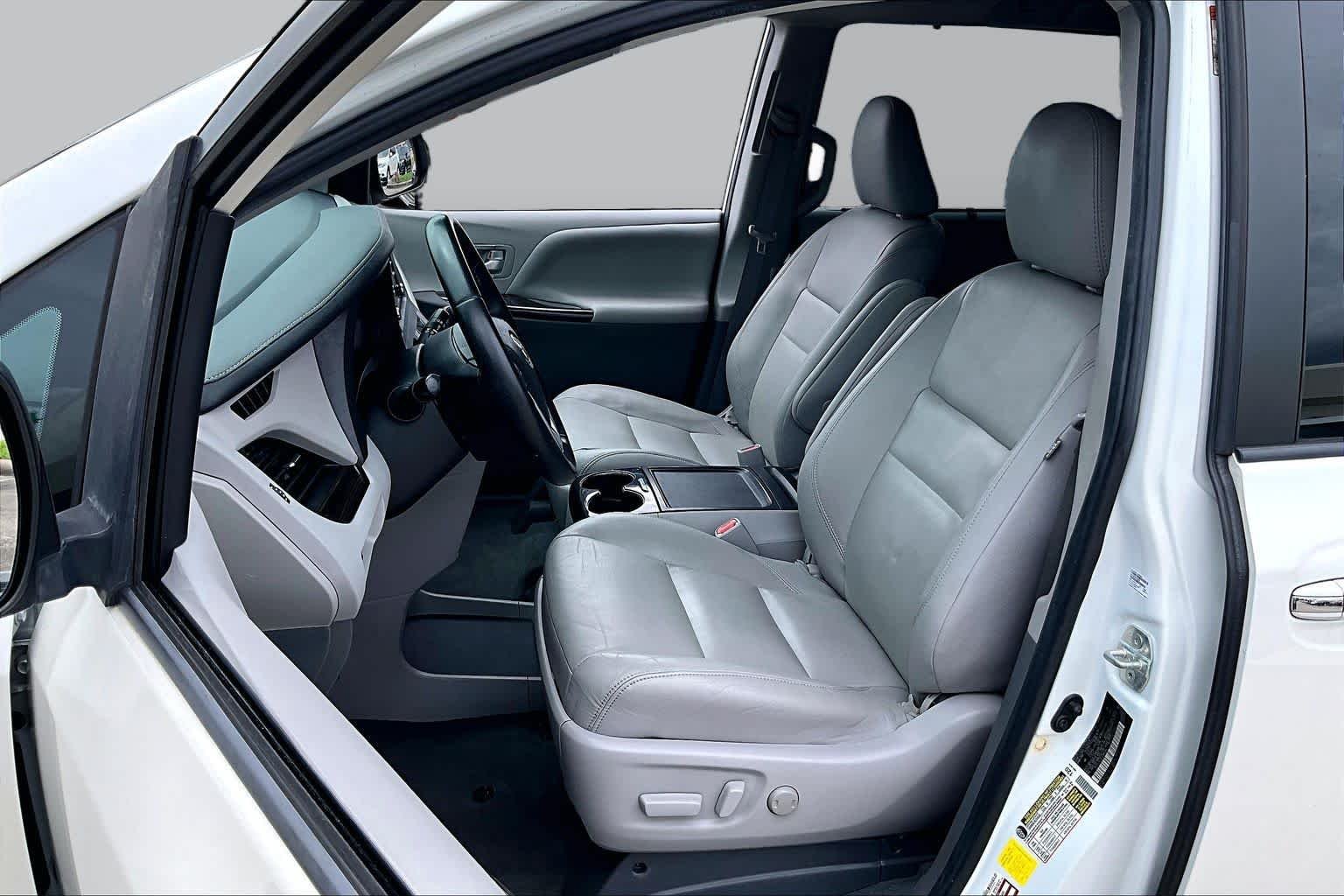 Used 2020 Blizzard Pearl Toyota XLE Premium image 7