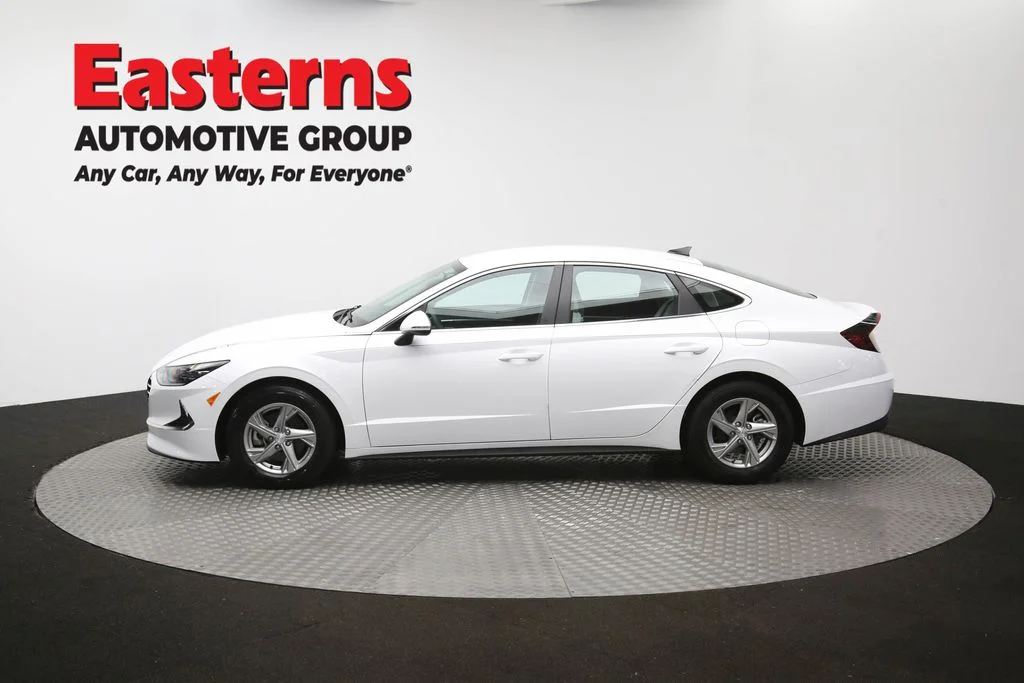 Used 2023 White Hyundai SE image 59
