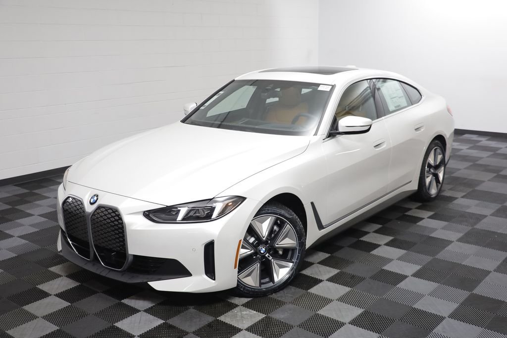 New 2026 Mineral White Metallic BMW xDrive40 image 2