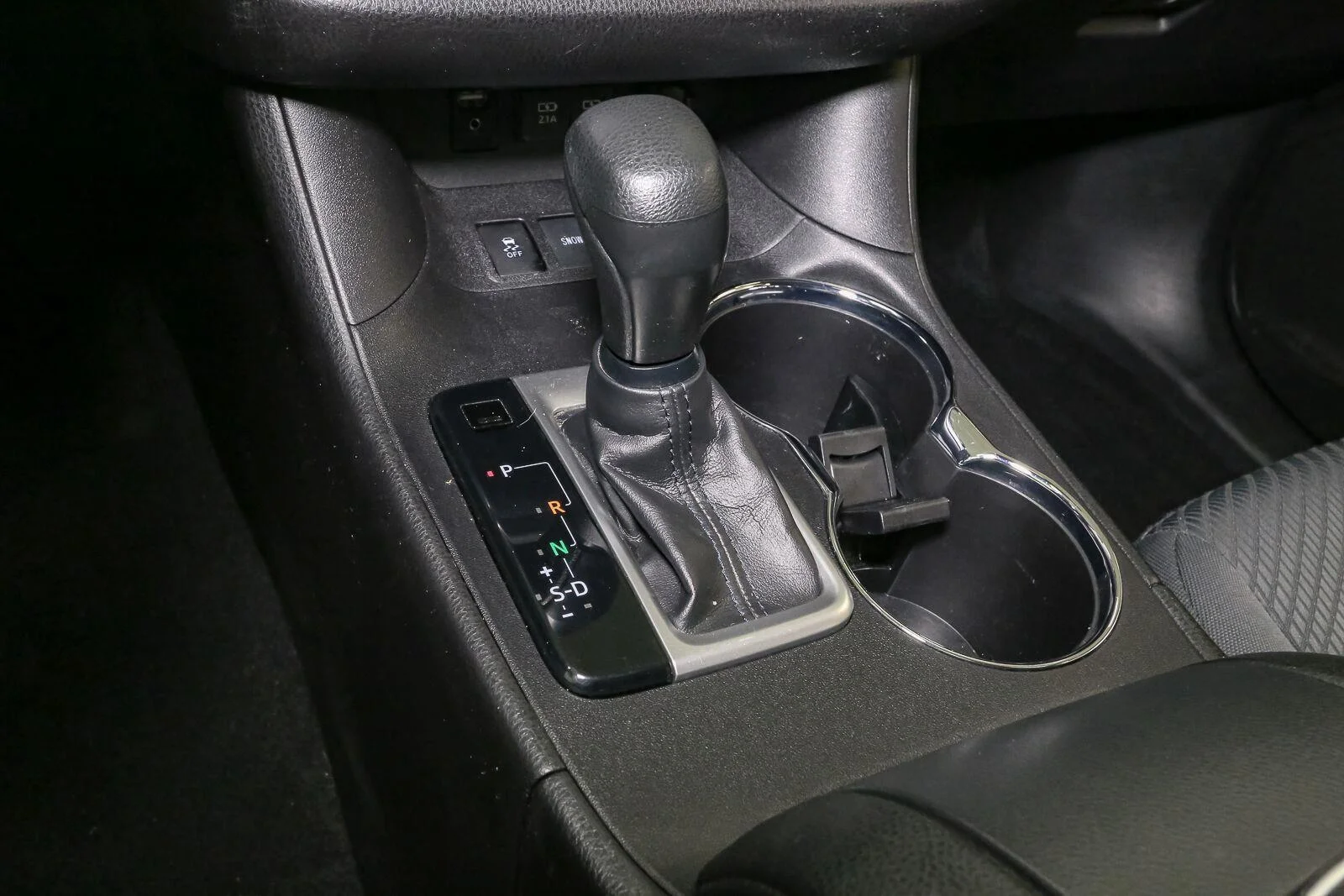Used 2019 Predawn Gray Mica Toyota LE image 28