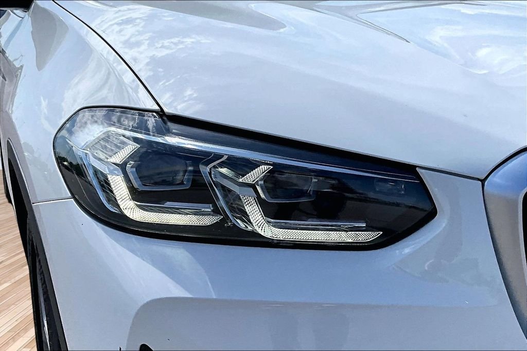 Used 2023 White BMW sDrive30i image 28