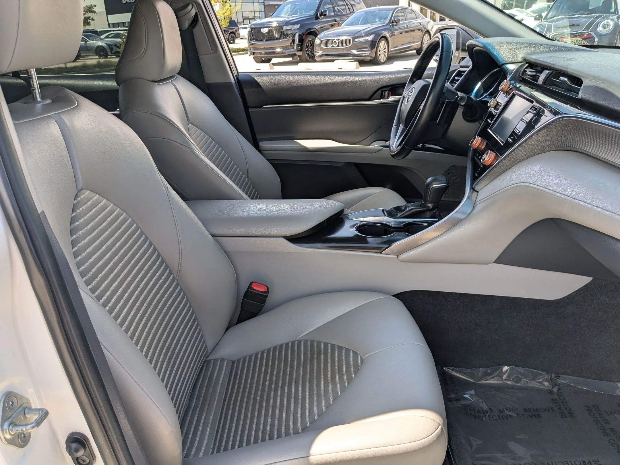 Used 2018 Super White Toyota SE image 29