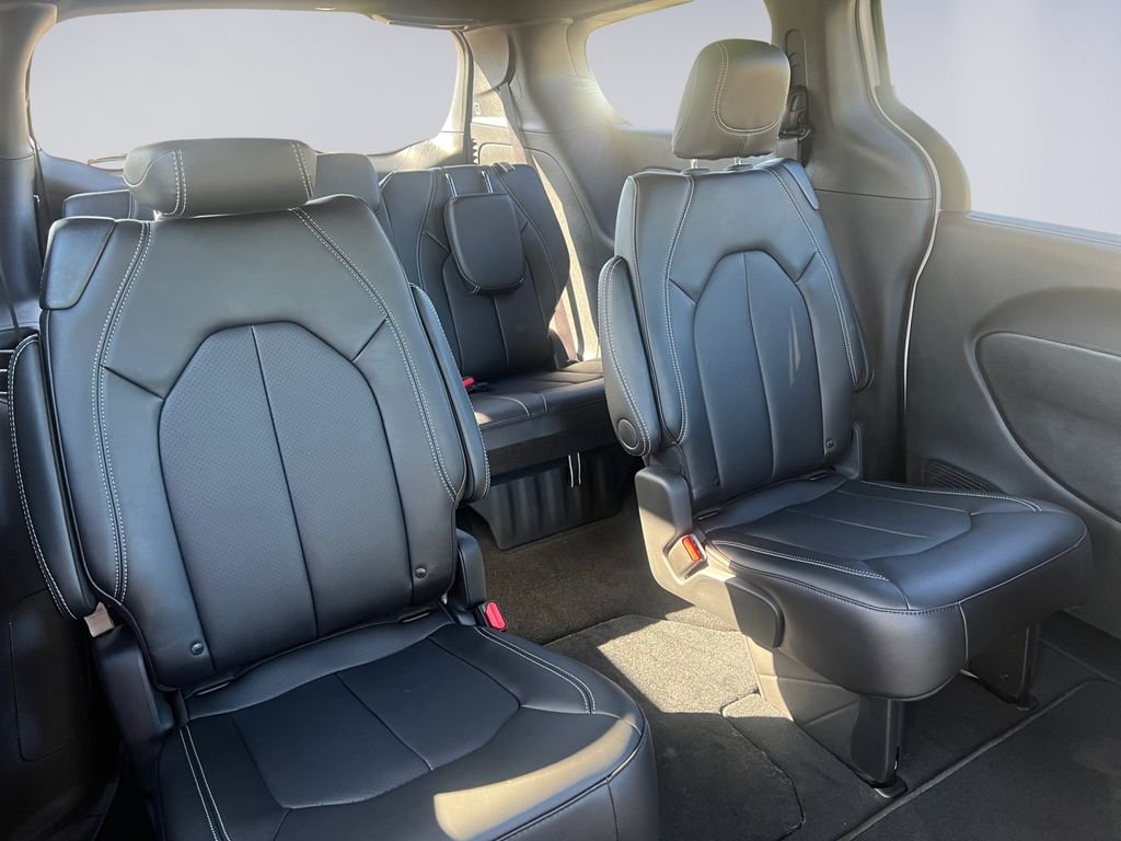 2026 Chrysler Pacifica Select - Photo 18