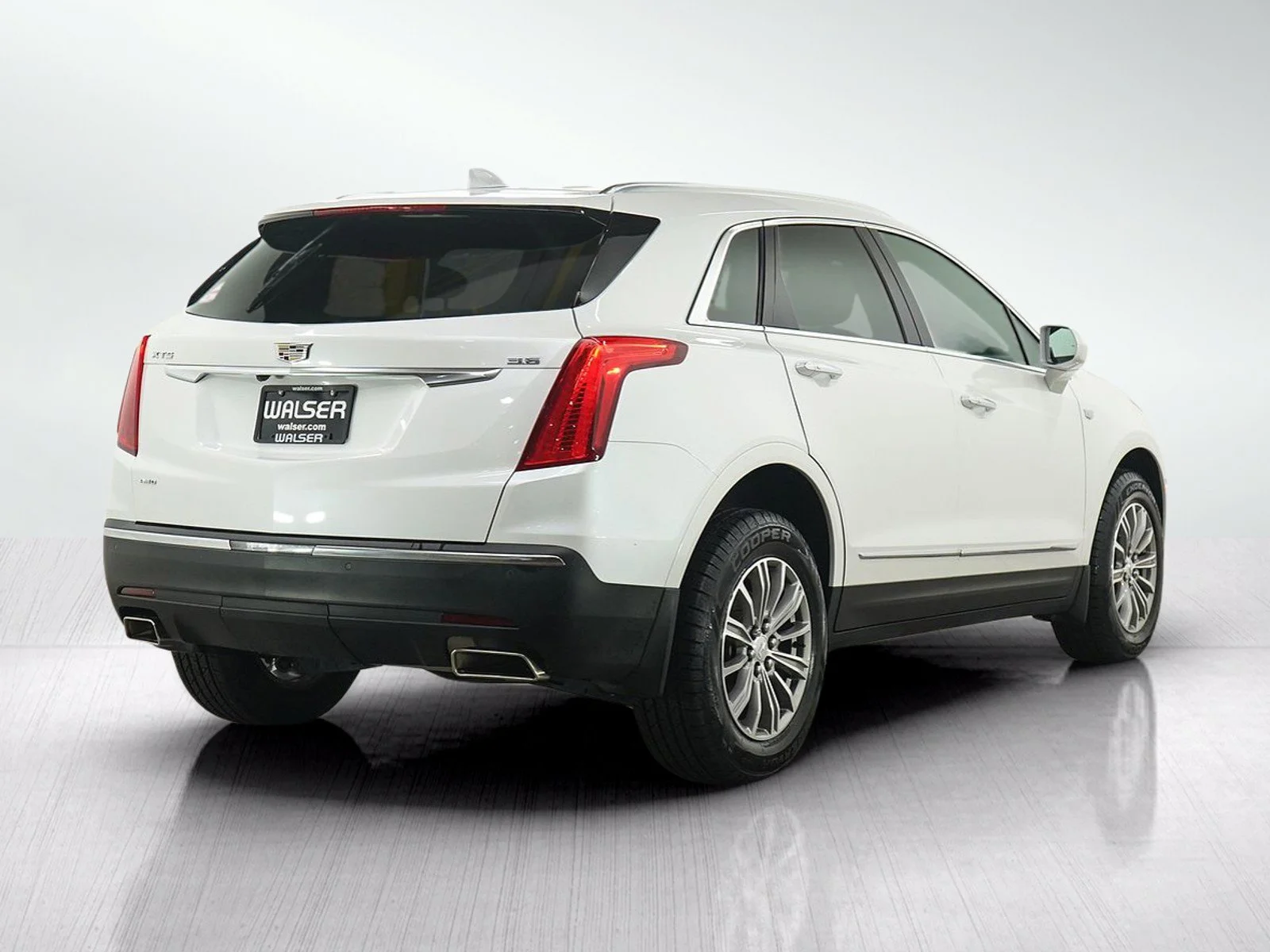 Used 2019 CRYSTAL WHITE TRICOAT Cadillac Luxury AWD image 5