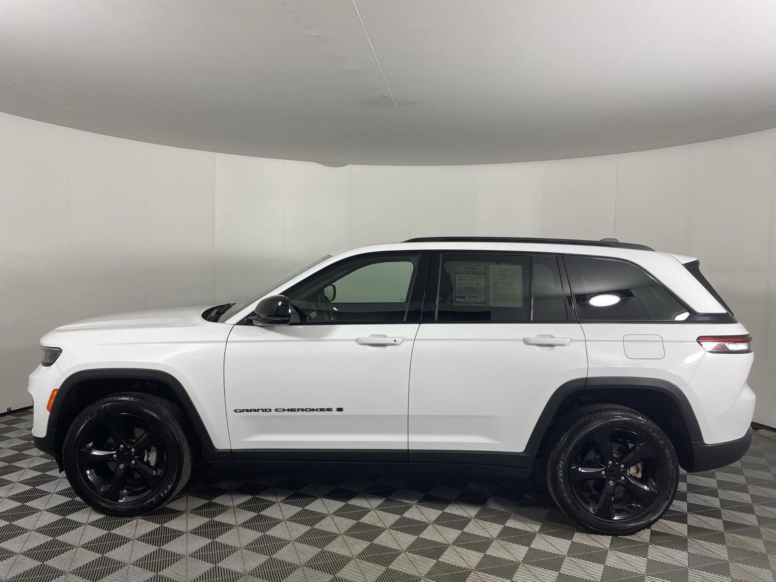 Used 2023 Bright White Clearcoat Jeep Altitude X image 11
