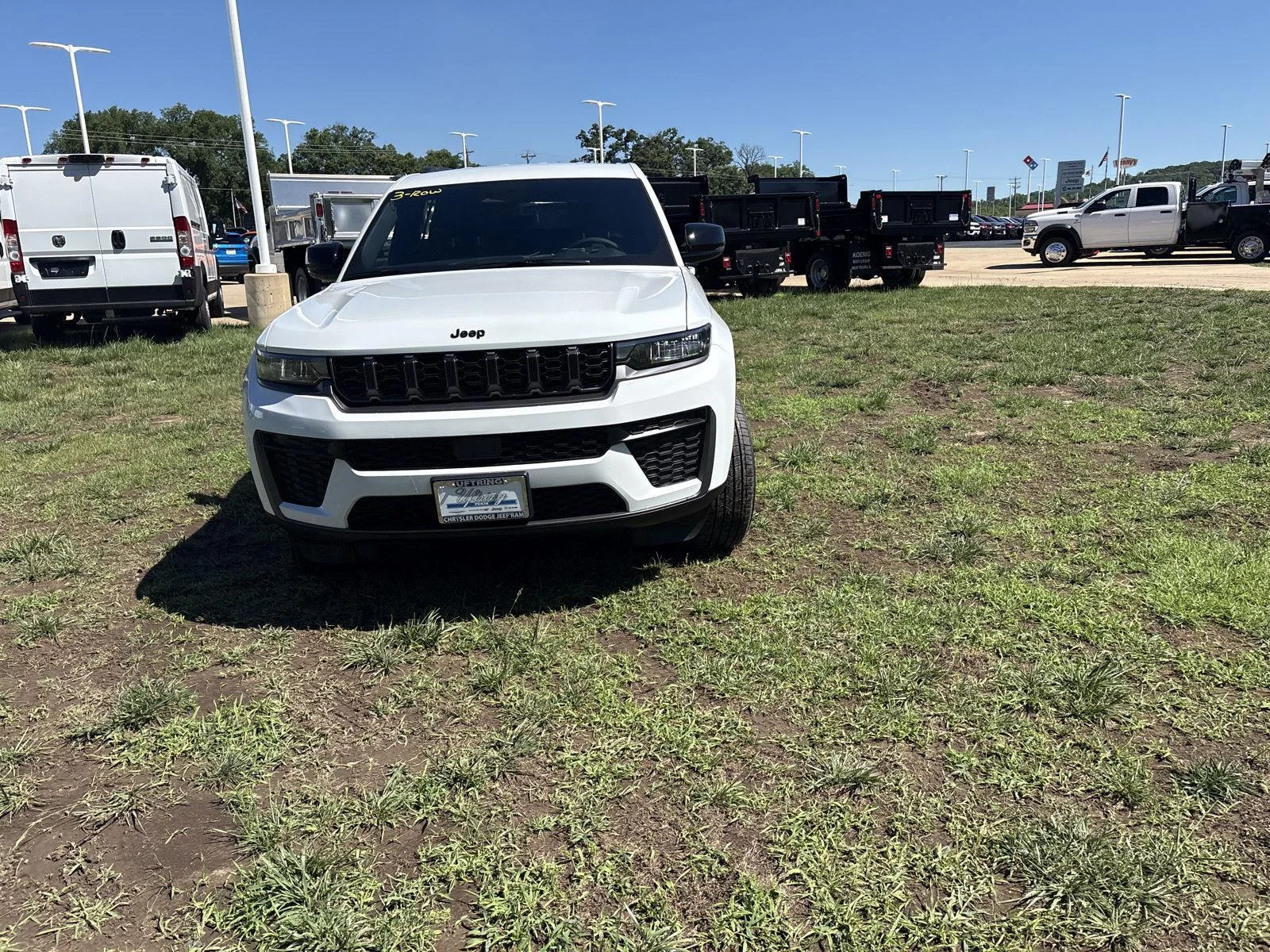 New 2026 Bright White Clearcoat Jeep Laredo Altitude image 2