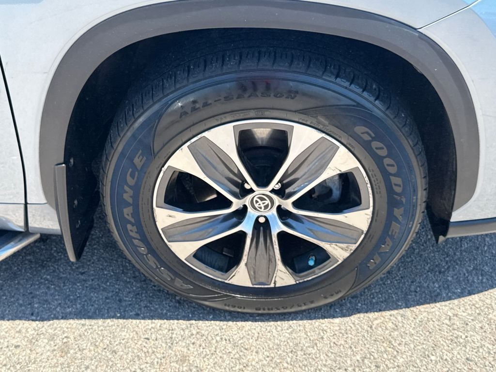 Used 2022 Gray Toyota XLE image 46