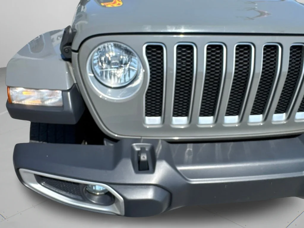 Used 2018 Sting-Gray Clearcoat Jeep Sahara image 42