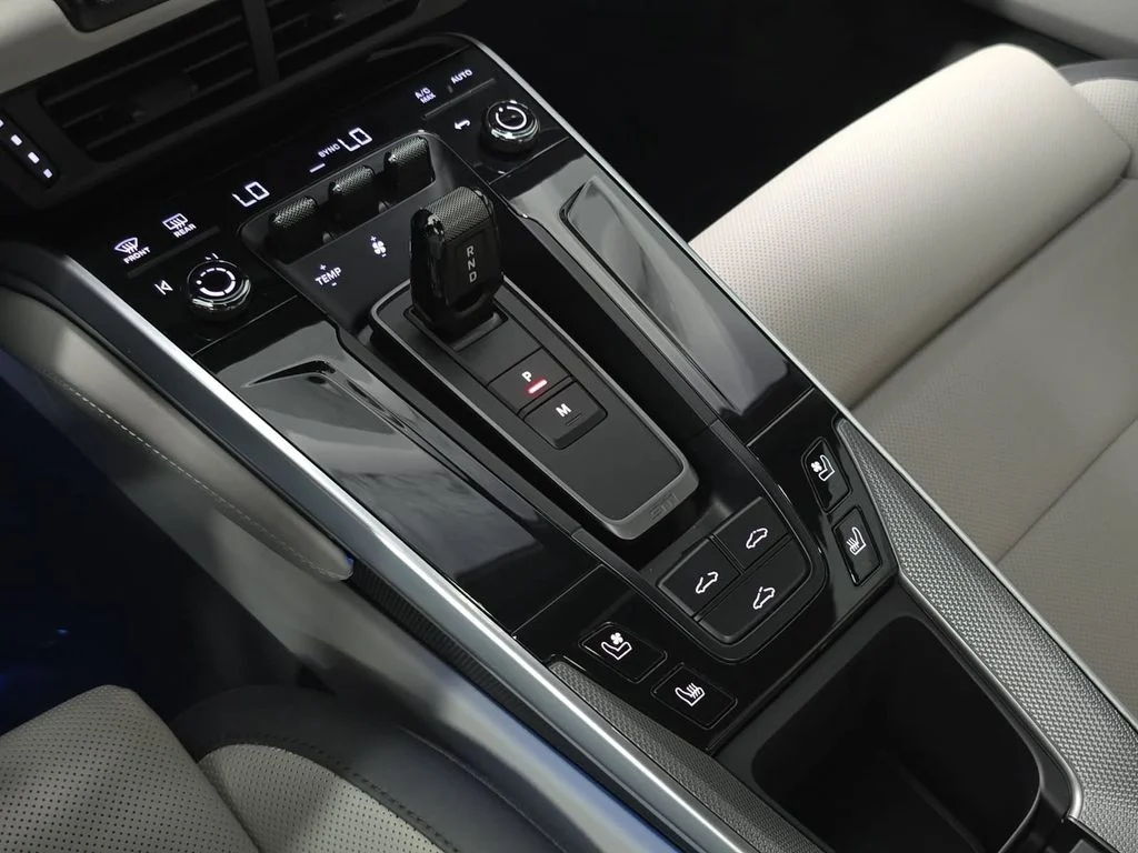Certified Used 2025  Porsche Carrera image 20