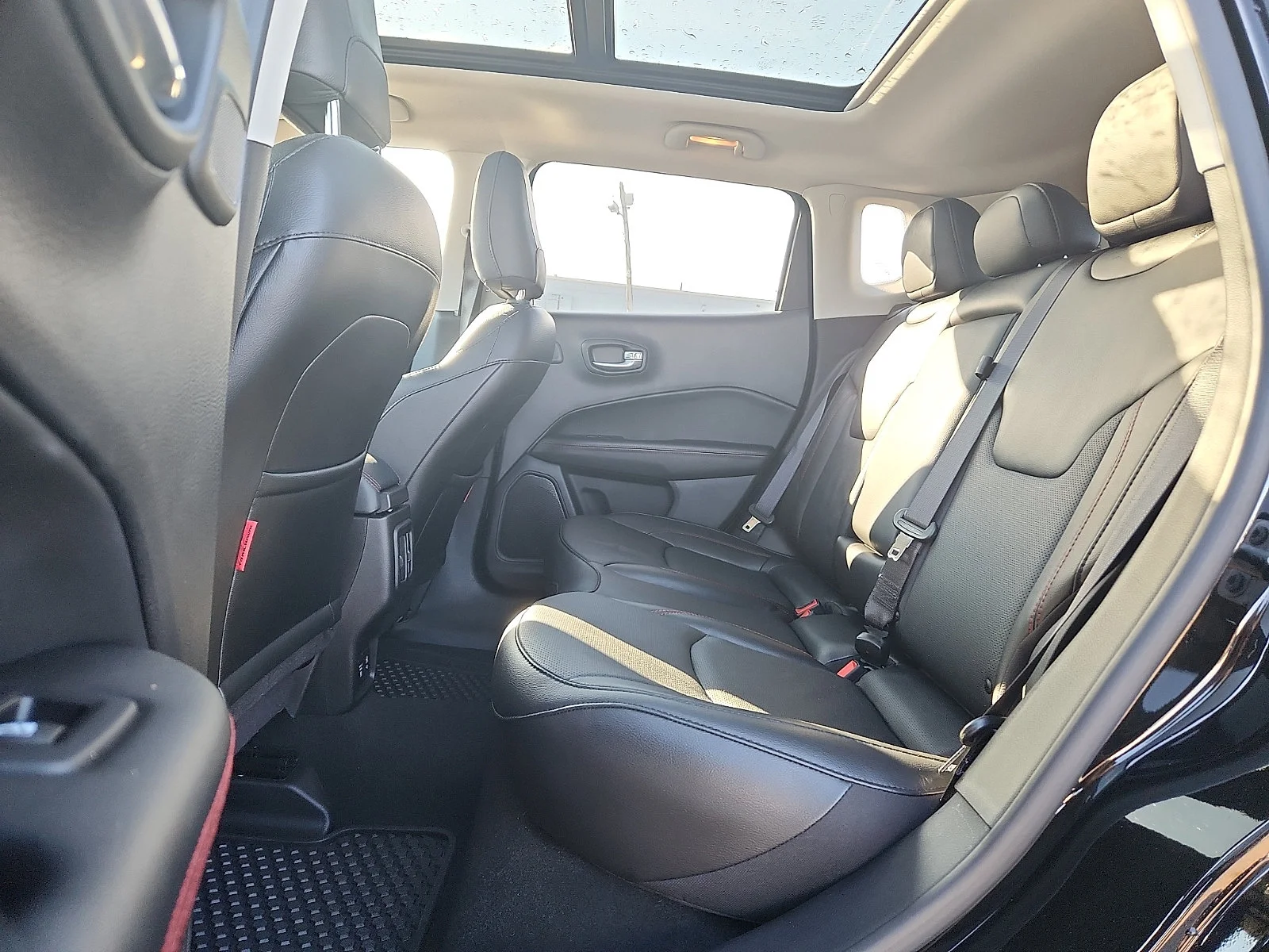 Used 2021 Diamond Black Jeep Trailhawk image 10
