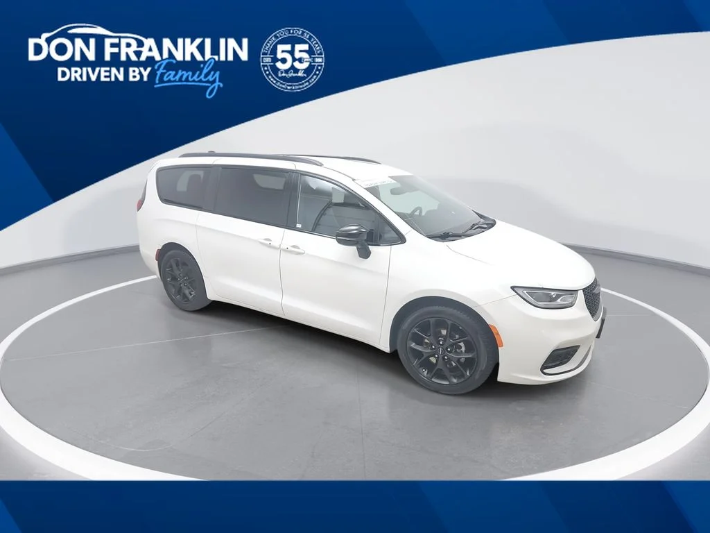 Used 2024 White Chrysler Touring L image 1