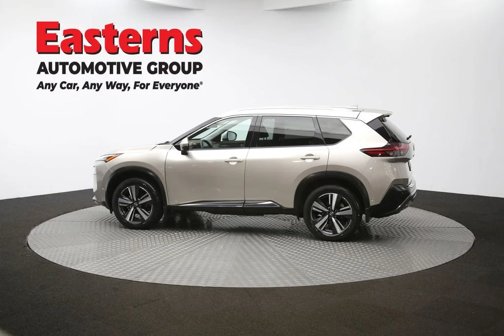 Used 2022 Silver Nissan SL image 59