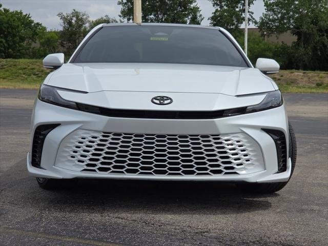Certified Used 2025 WIND CHILL PEARL Toyota  image 3