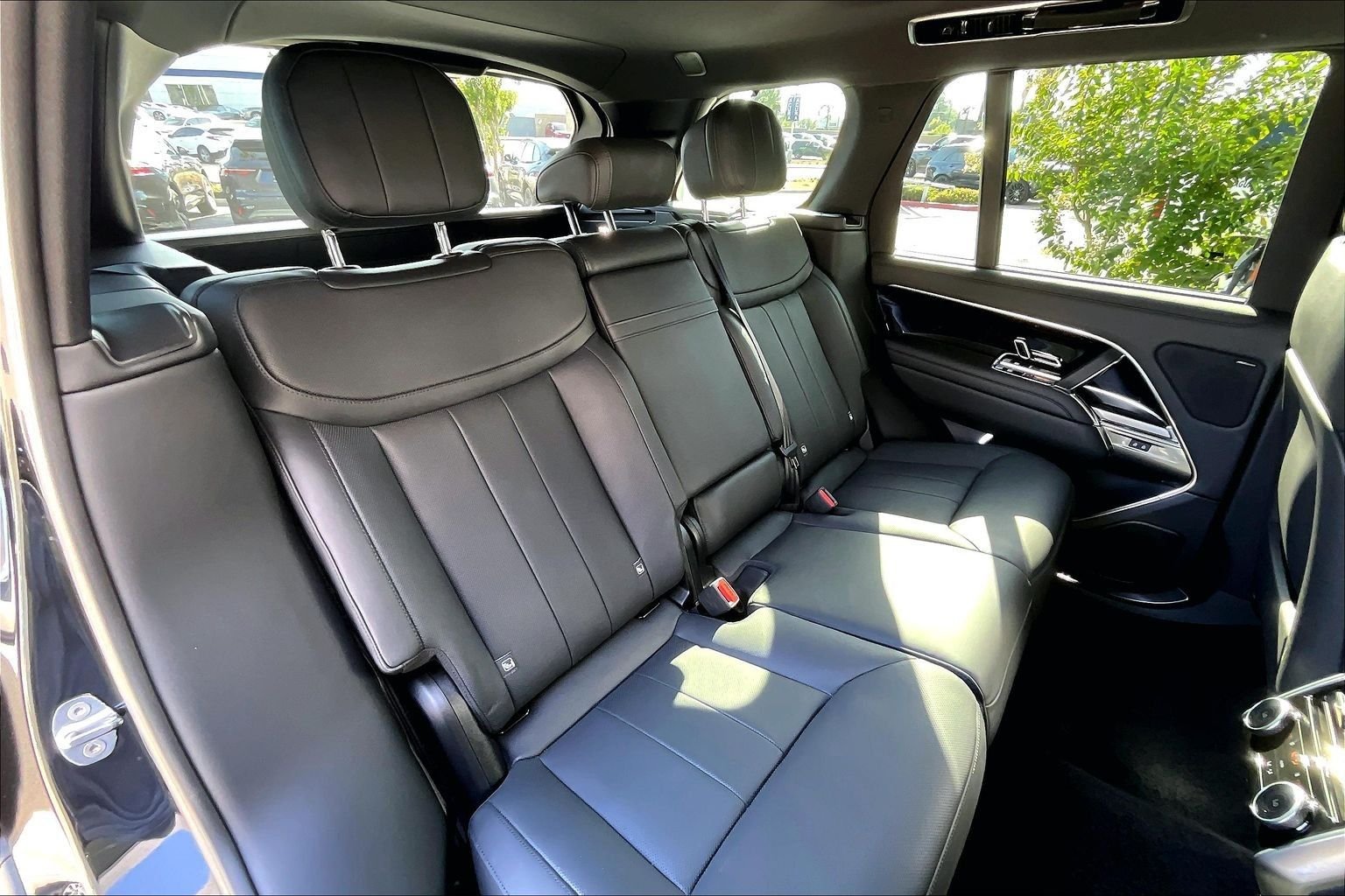 Used 2023 Black Land Rover SE image 26