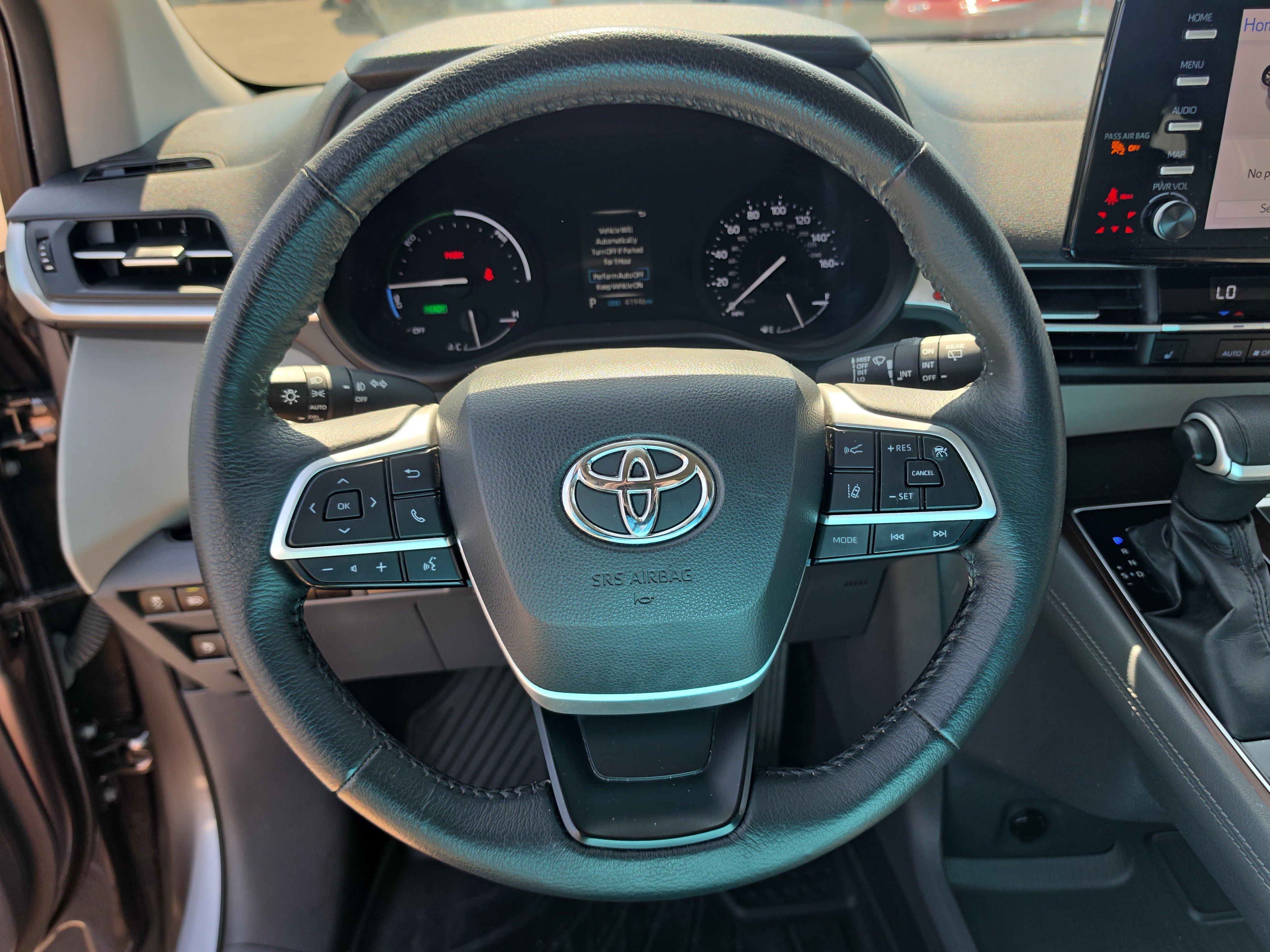 Used 2022 Sunset Bronze Mica Toyota XLE image 30