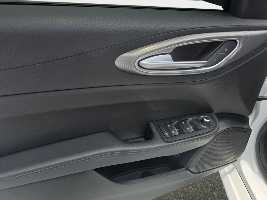 Used 2024 White Alfa Romeo Veloce image 28