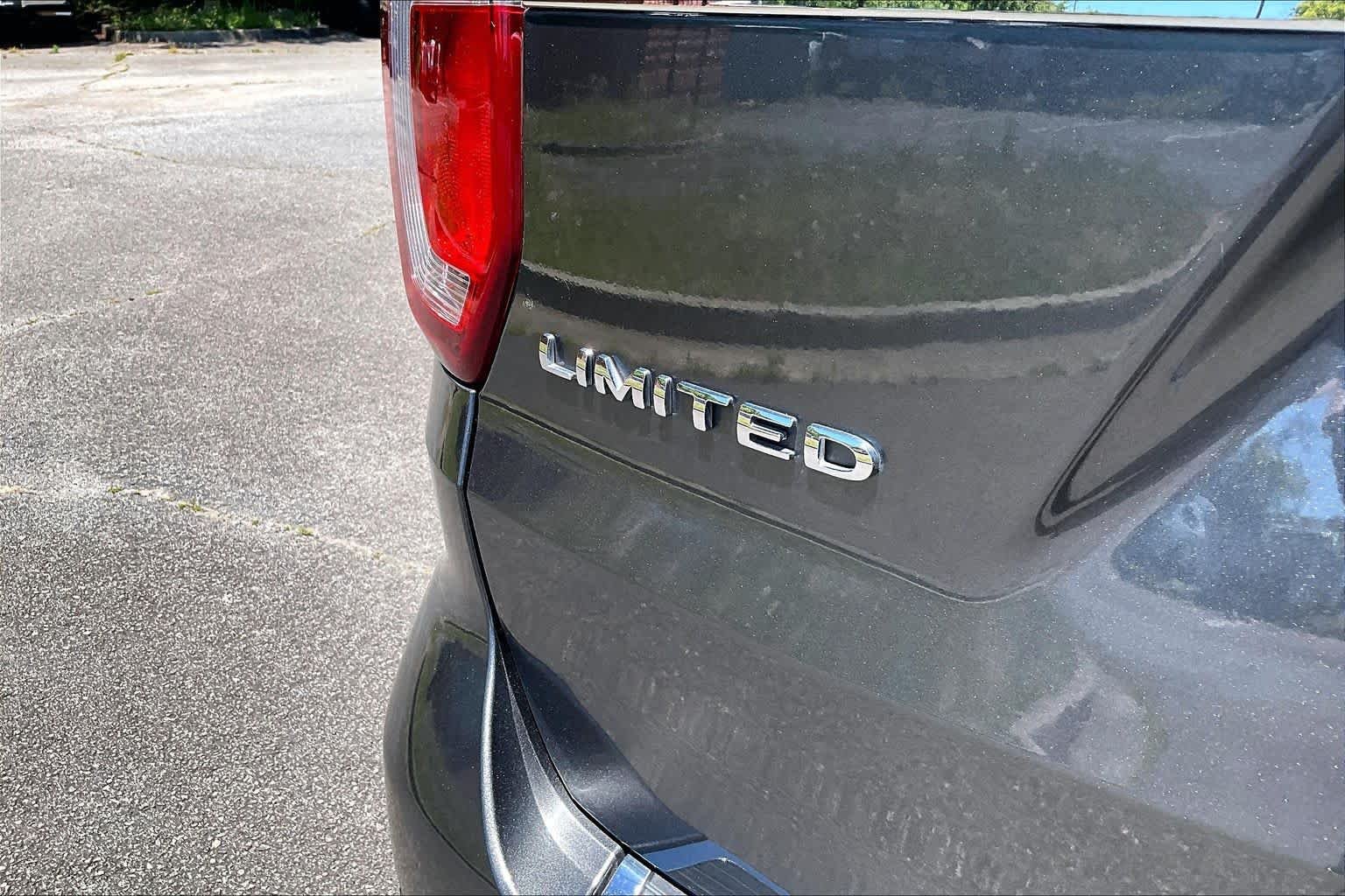Used 2018 Gray Ford Limited image 10