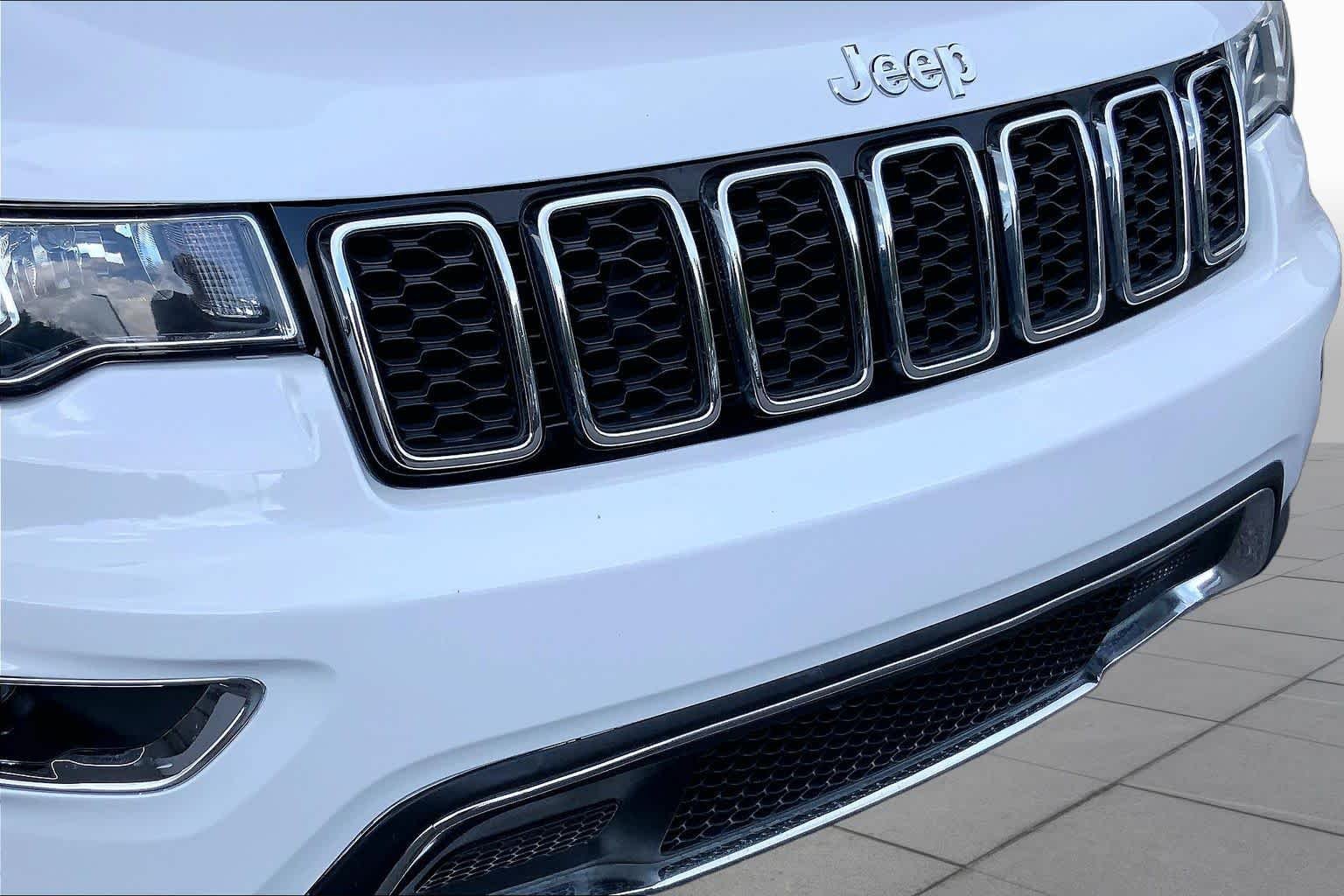 Used 2017 Bright White Clearcoat Jeep Limited image 32