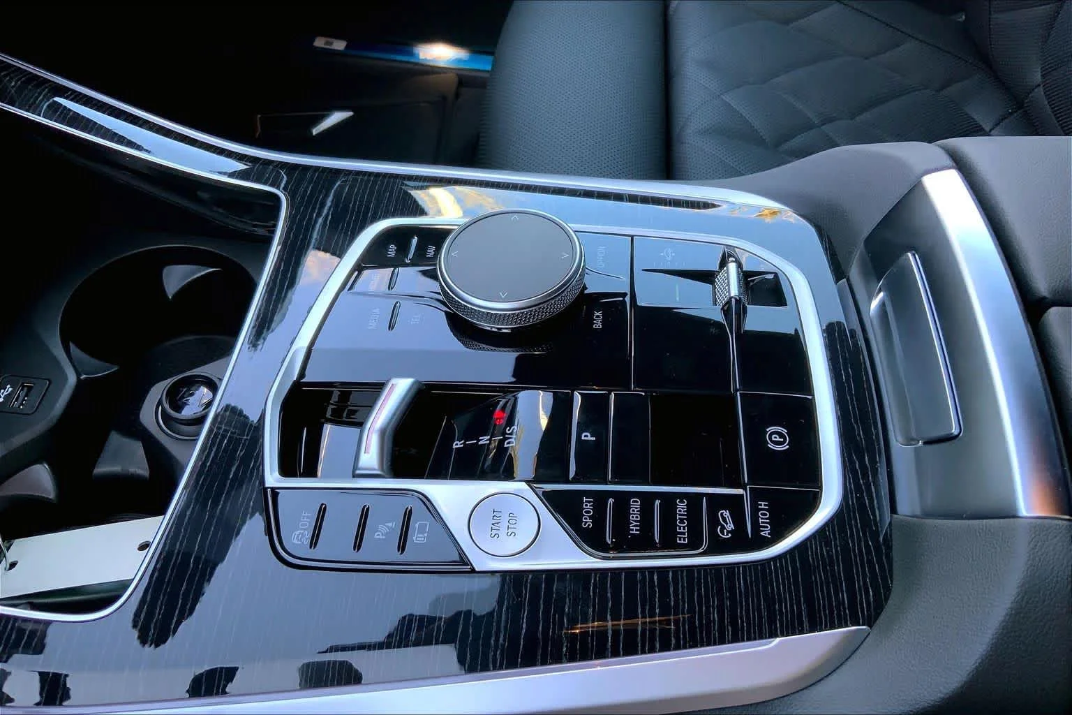 View vehicle photo 7