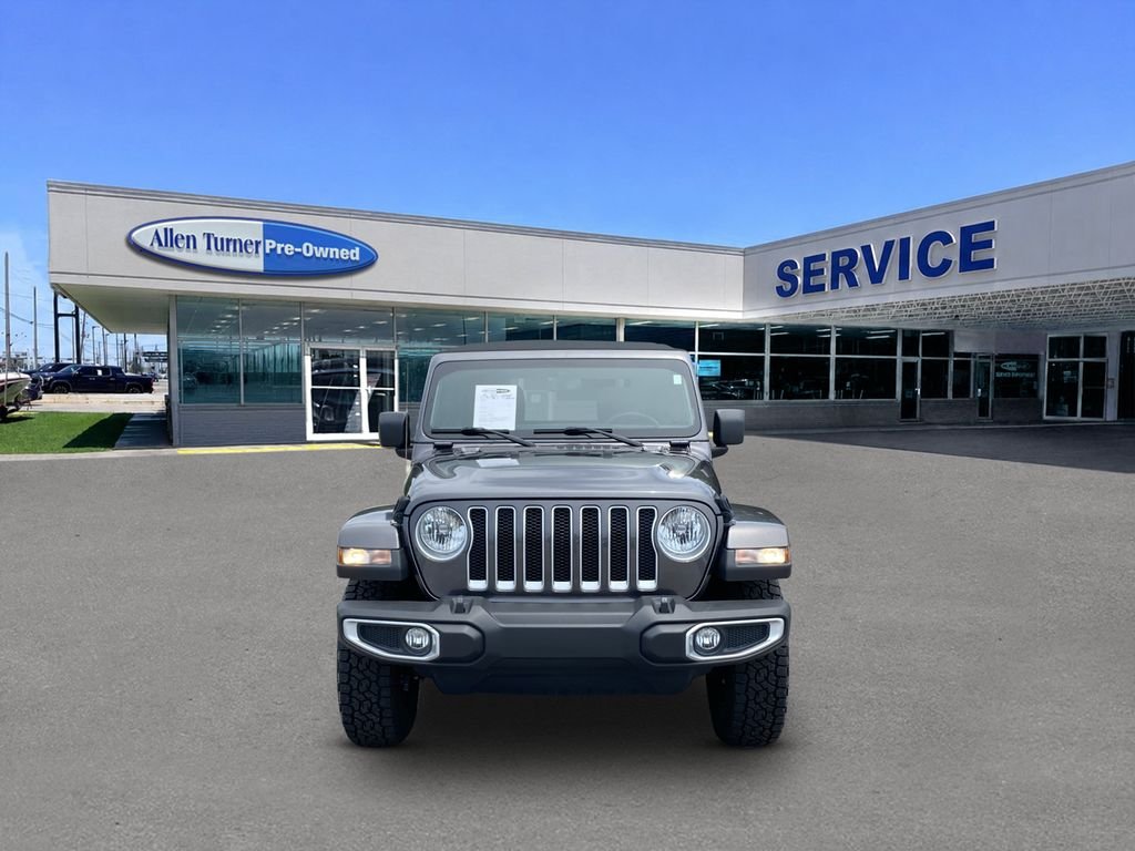 Used 2022 Granite Crystal Metallic Clearcoat Jeep Unlimited Sahara image 3