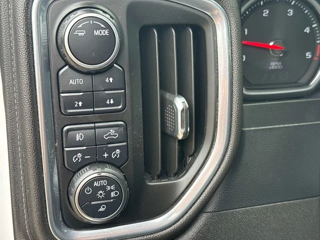 Used 2022 White Chevrolet High Country image 18