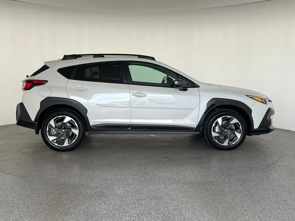 New 2026 CRYSTAL WHITE PEARL Subaru Limited image 2