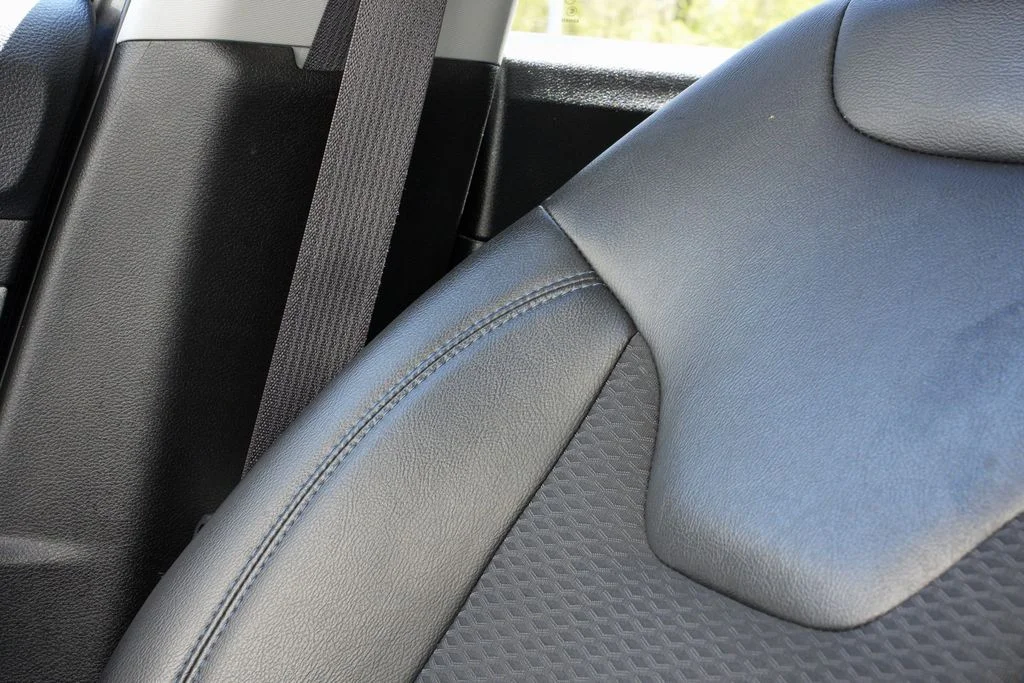 Used 2022 Gray Jeep Latitude image 34