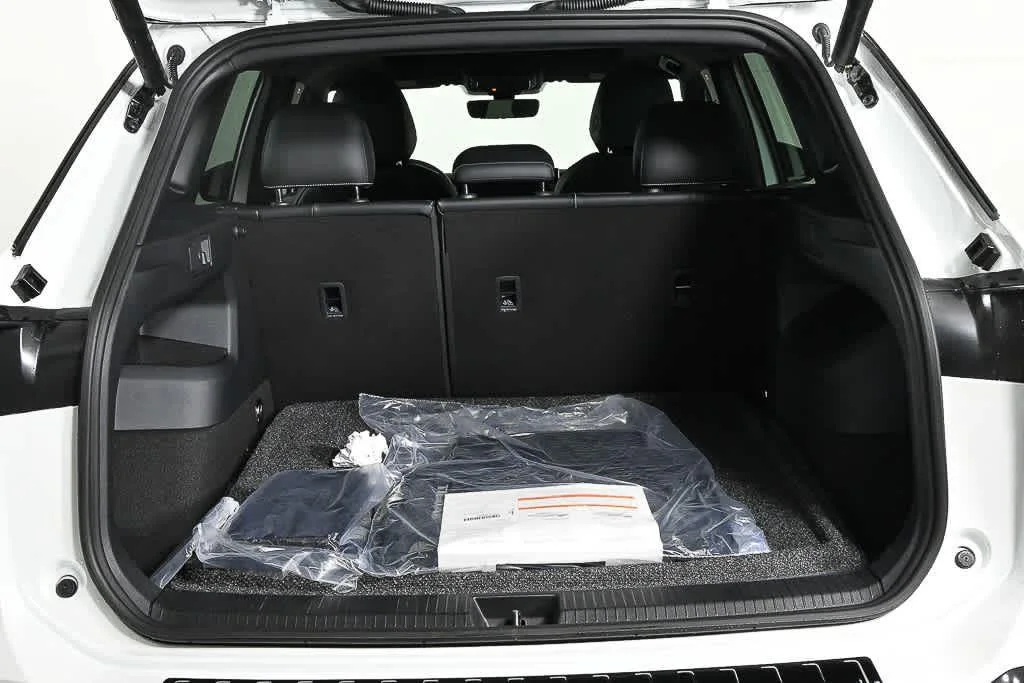 New 2026 Opal White Pearl Volkswagen SE R-Line Black image 30