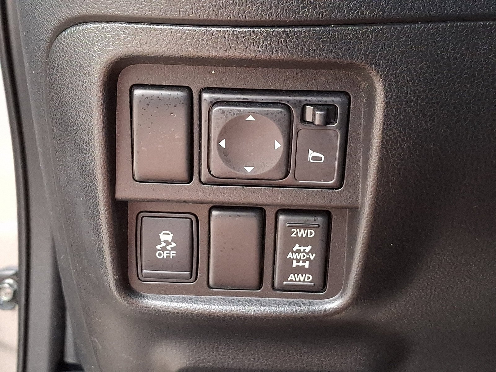 Used 2013 Gun Metallic Nissan SL image 25
