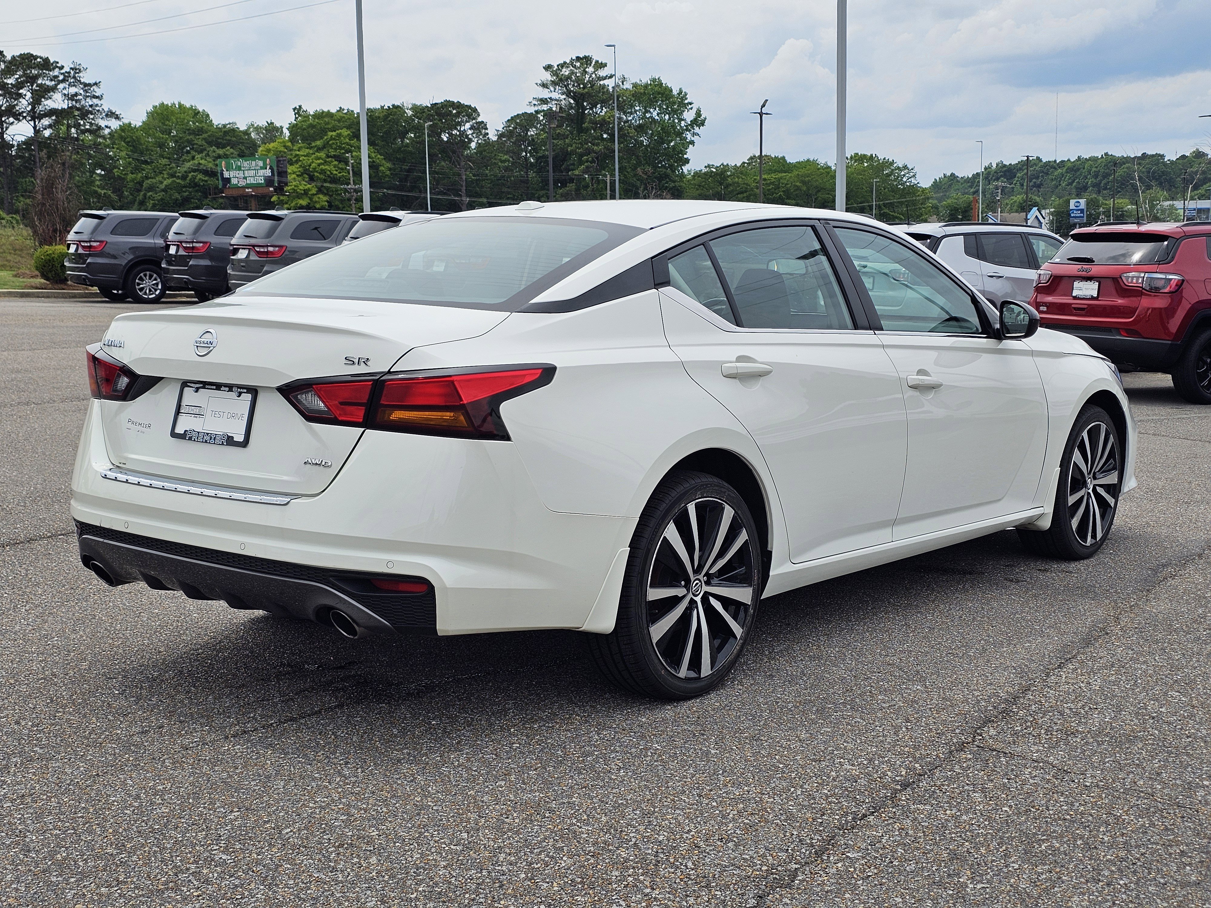 Used 2021 Pearl White Tricoat Nissan 2.5 SR image 8