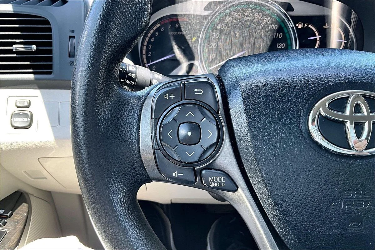 Used 2013 Gray Toyota LE image 11