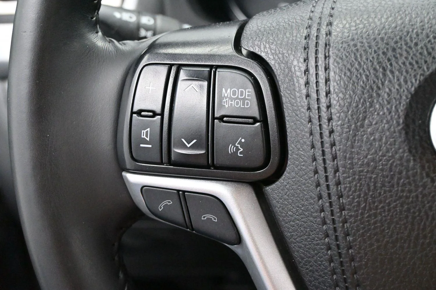 Used 2019 Predawn Gray Mica Toyota Limited image 19