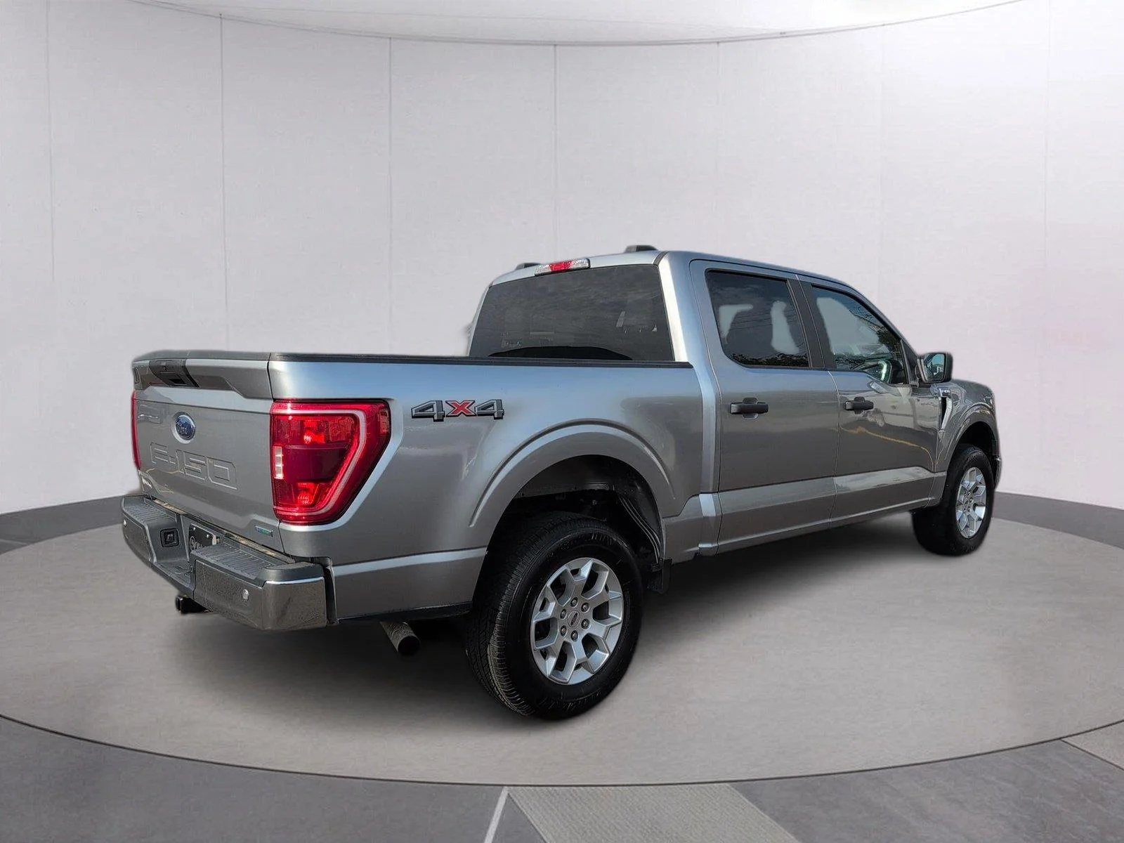 Used 2023 Iconic Silver Ford XLT image 5