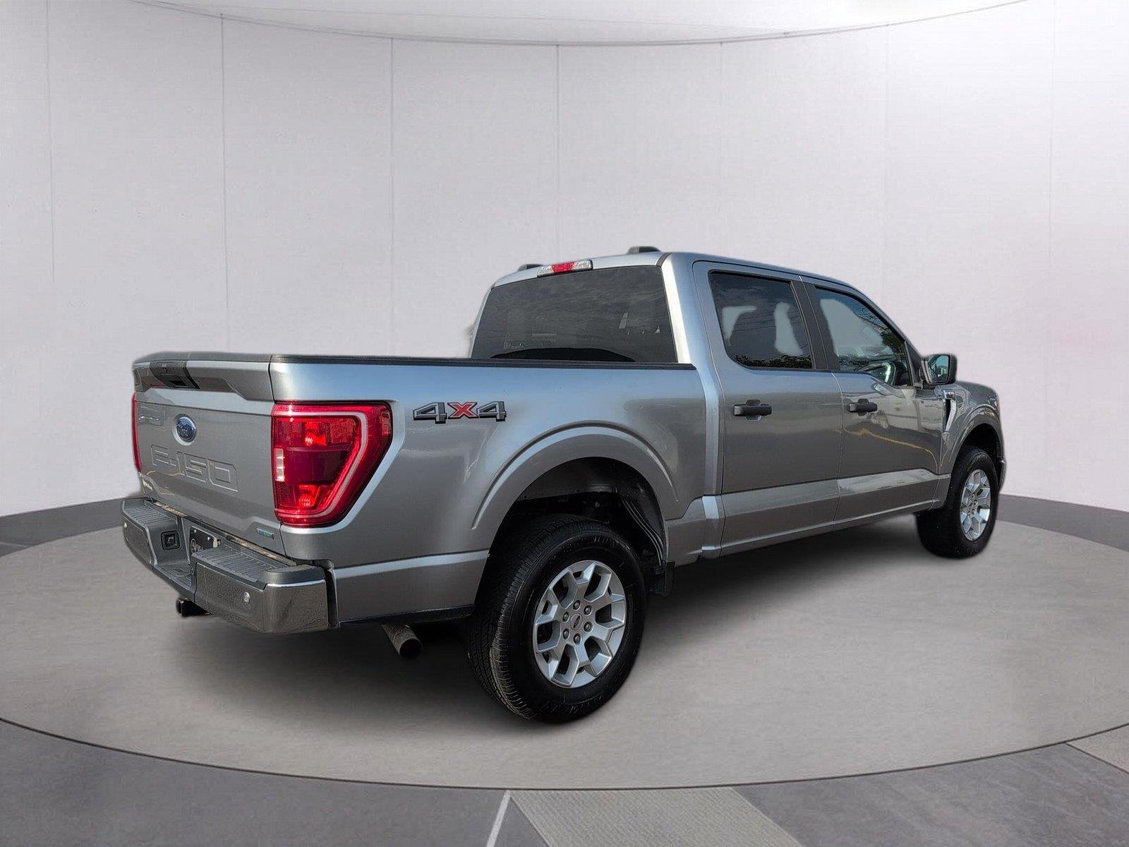 Used 2023 Iconic Silver Ford XLT image 5