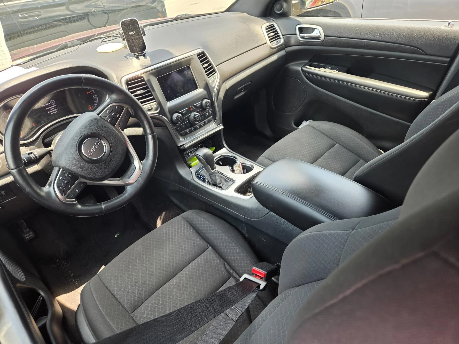 Used 2018 Red Jeep Laredo E image 8