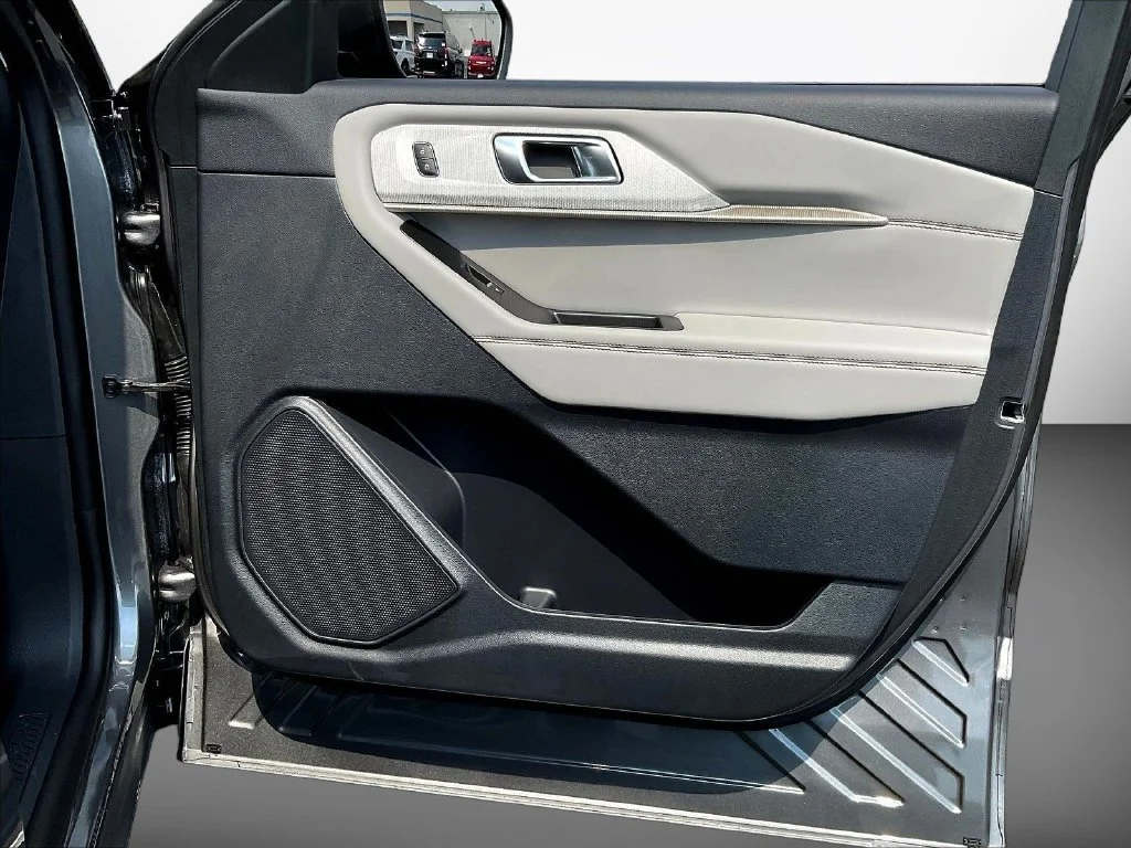 New 2026 Carbonized Gray Metallic Ford Active image 38