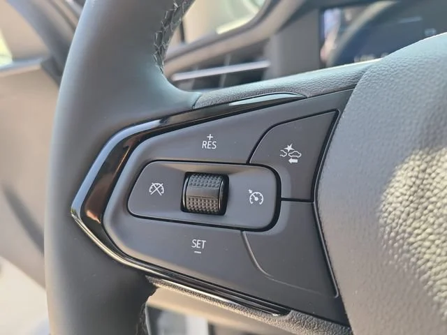 New 2027 Summit White Chevrolet LT image 23