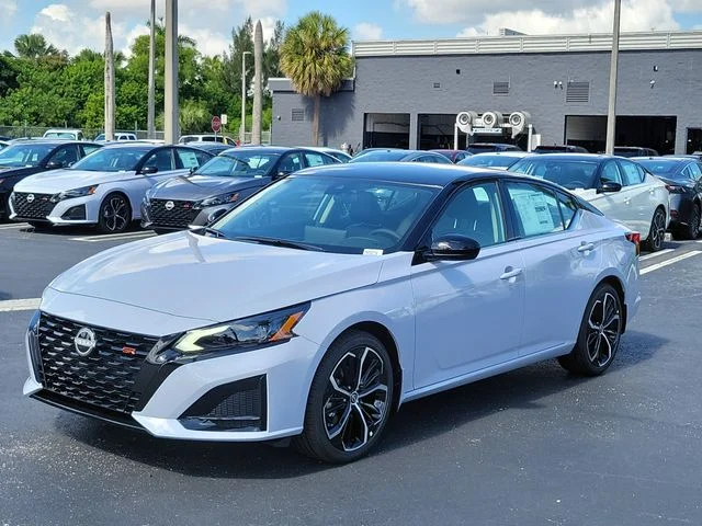 New 2026 Gray Sky Pearl / Super Black Two-tone Nissan SR image 32