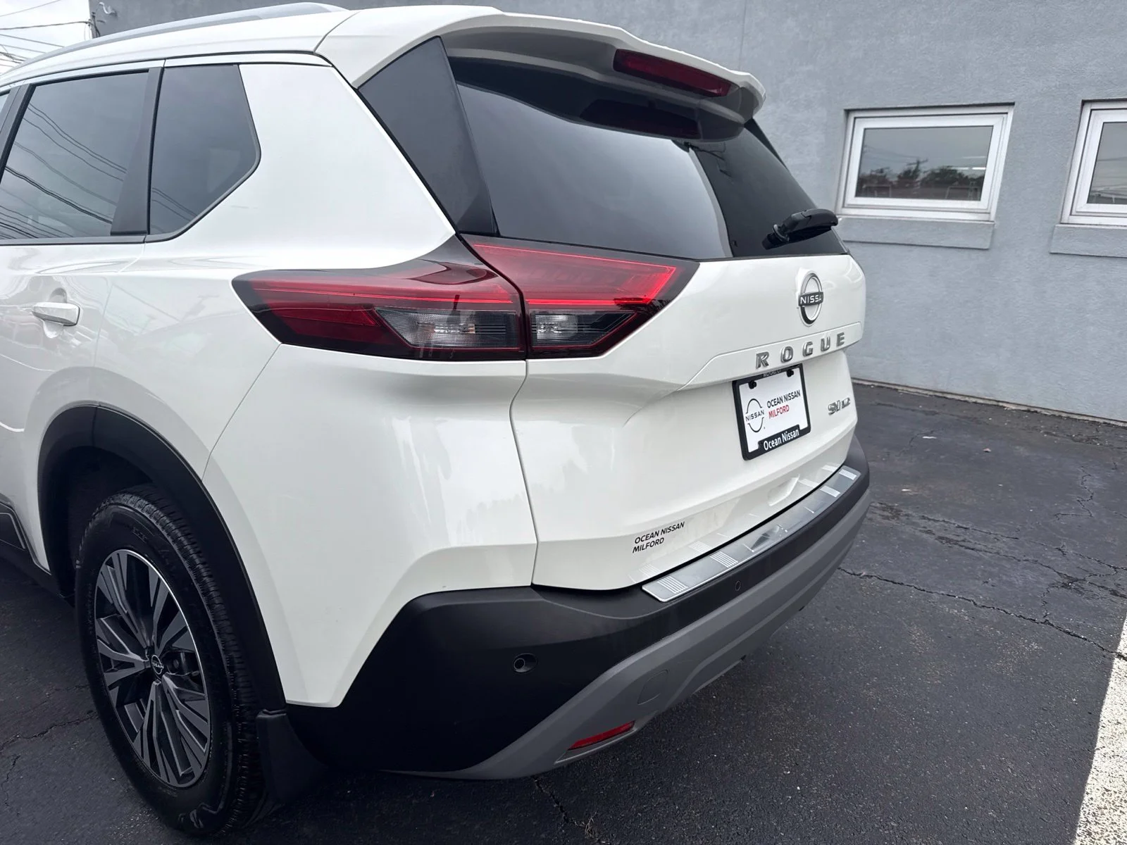 Certified Used 2023 Pearl White Nissan SV image 10