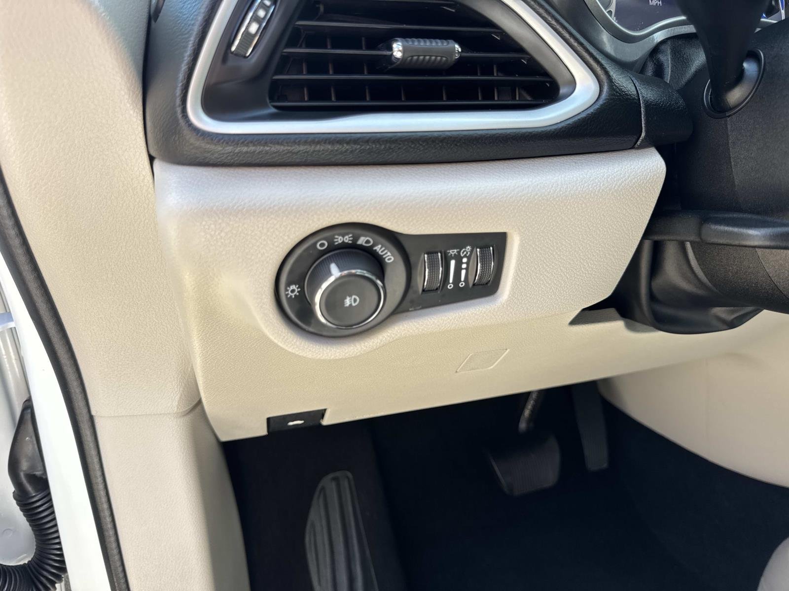 Used 2024 Bright White Clearcoat Chrysler Touring L image 20
