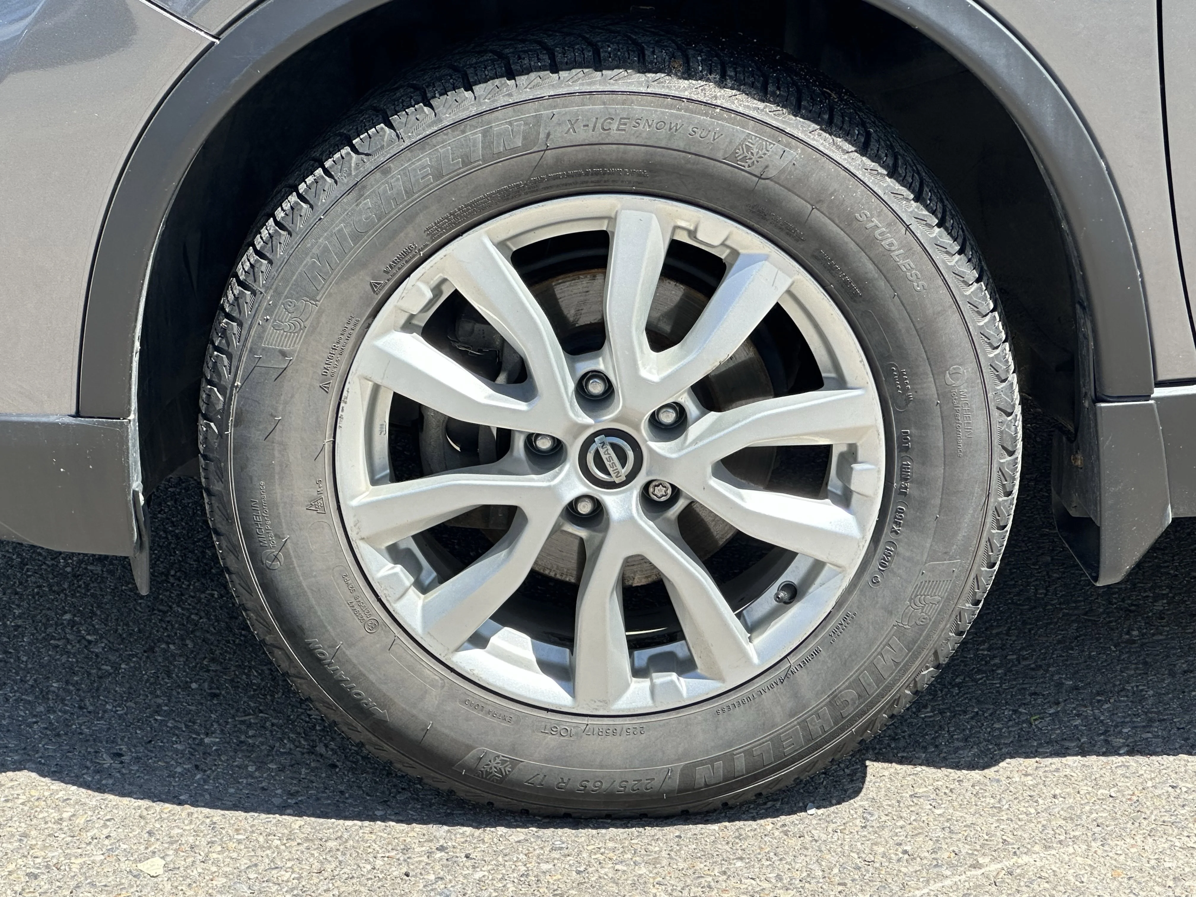 Used 2017 Gray Nissan S image 6